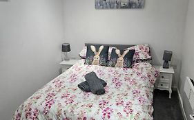 Cosy Corner - Town Centre Flat With Free Nearby Parking